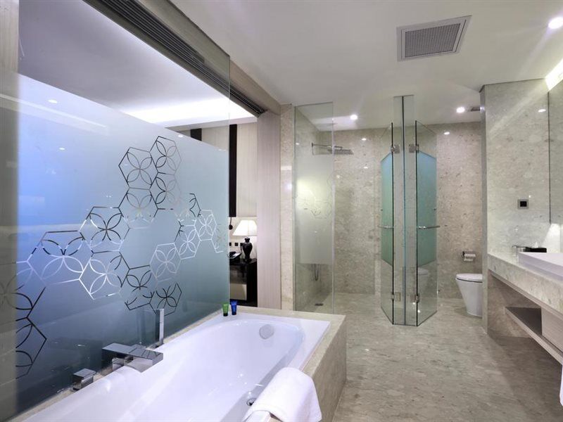 Aston Kartika Grogol Hotel & Conference Center Джакарта Екстериор снимка
