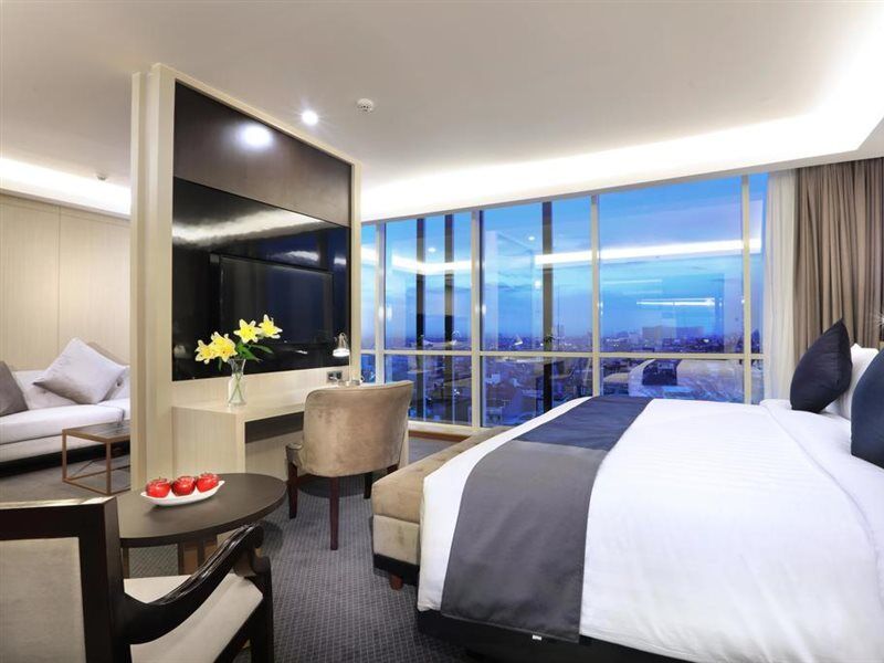 Aston Kartika Grogol Hotel & Conference Center Джакарта Екстериор снимка
