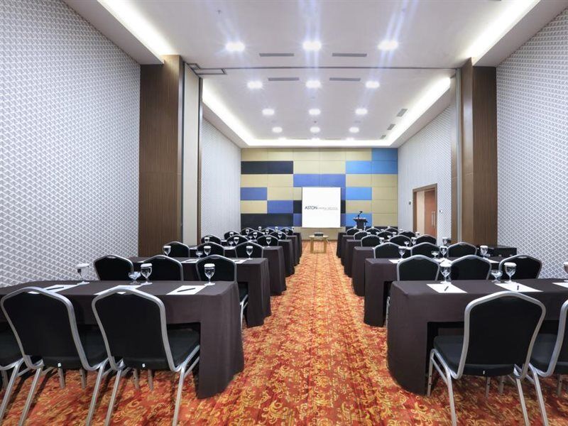 Aston Kartika Grogol Hotel & Conference Center Джакарта Екстериор снимка